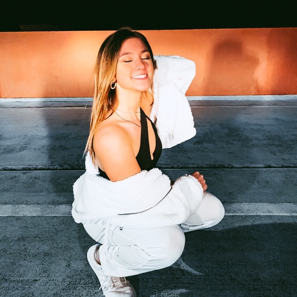 Meet your Posher, Helana - Picture 1 of 9